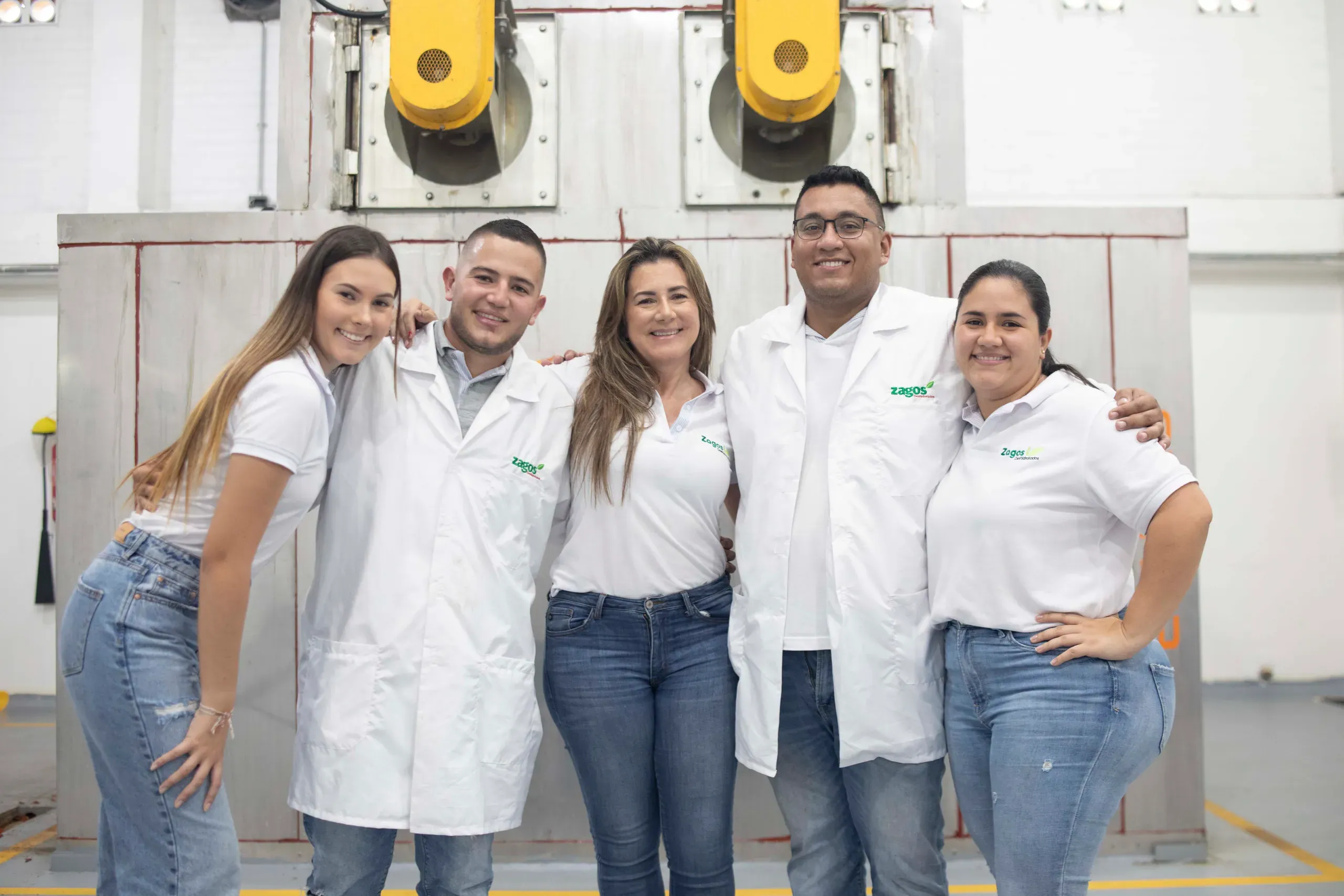 Equipo de ZAGOS en la planta de Palmira